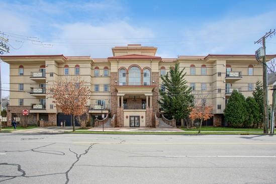Rental Property at Central Avenue 1G, White Plains, New York - Bedrooms: 2 
Bathrooms: 2 
Rooms: 6  - $3,600 MO.