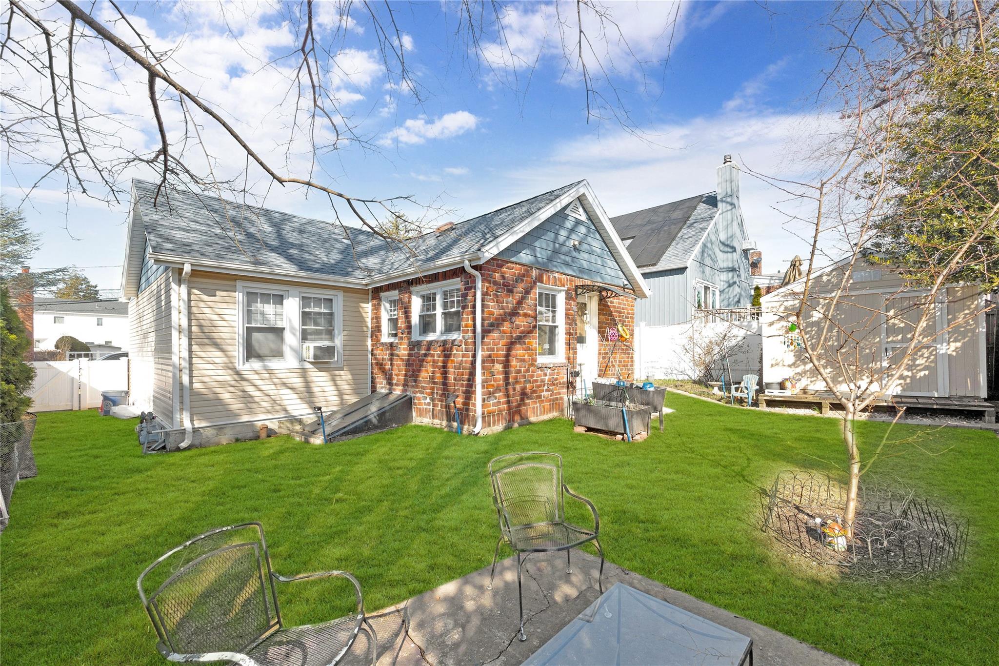 28 Norwood Road, Port Washington, New York image 12