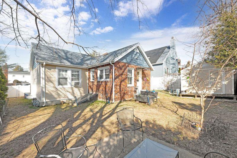 28 Norwood Road, Port Washington, New York image 13
