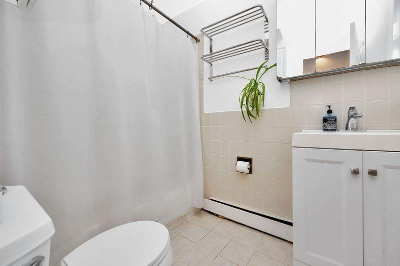 28 Norwood Road, Port Washington, New York image 25