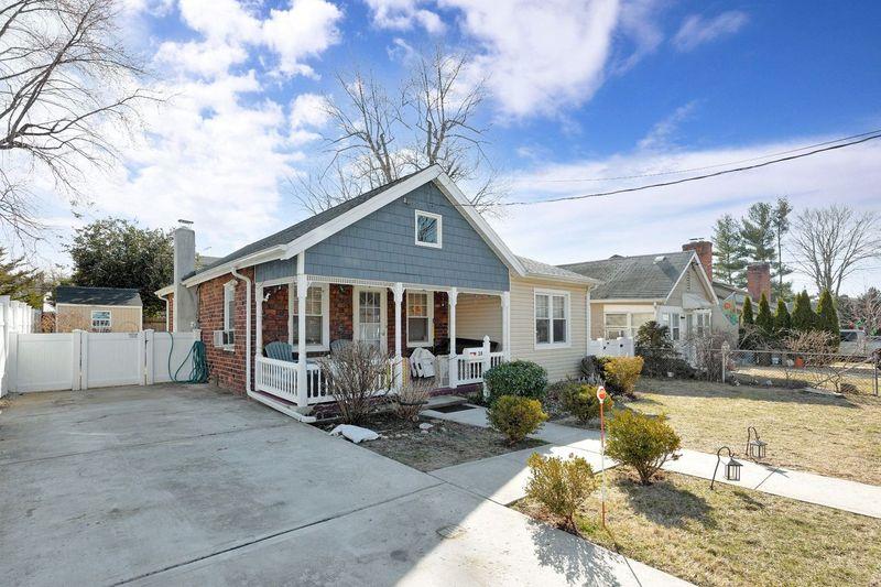 28 Norwood Road, Port Washington, New York image 4