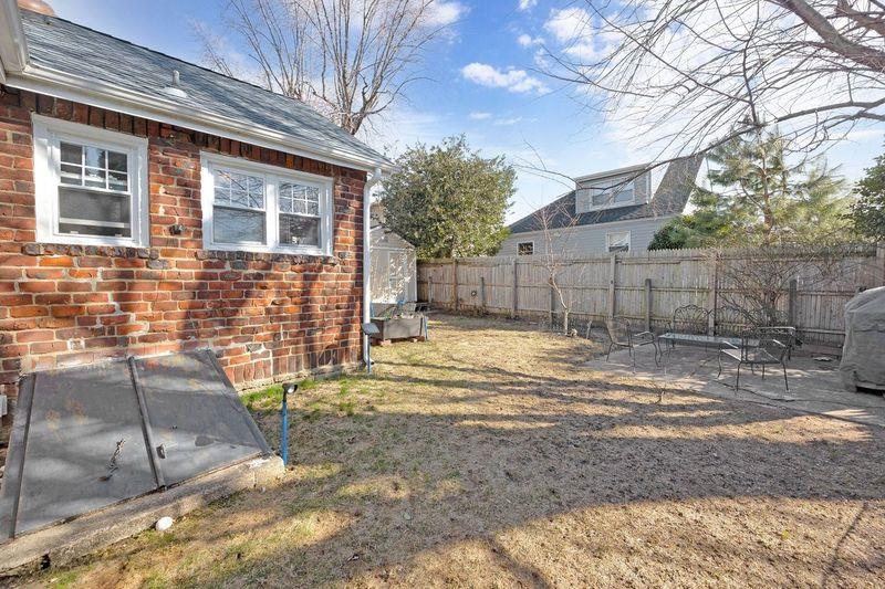 28 Norwood Road, Port Washington, New York image 16