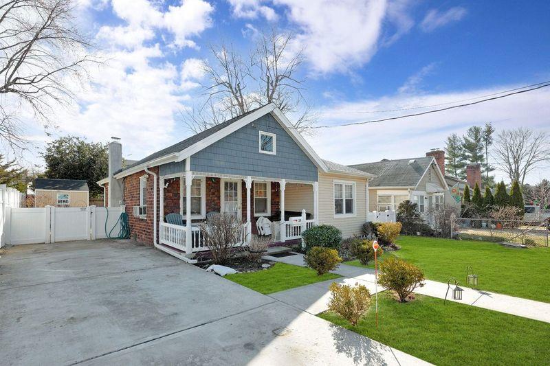 28 Norwood Road, Port Washington, New York image 3