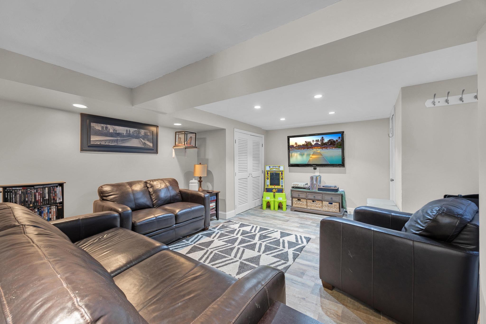 2105 N Railroad Avenue, Staten Island, New York image 12
