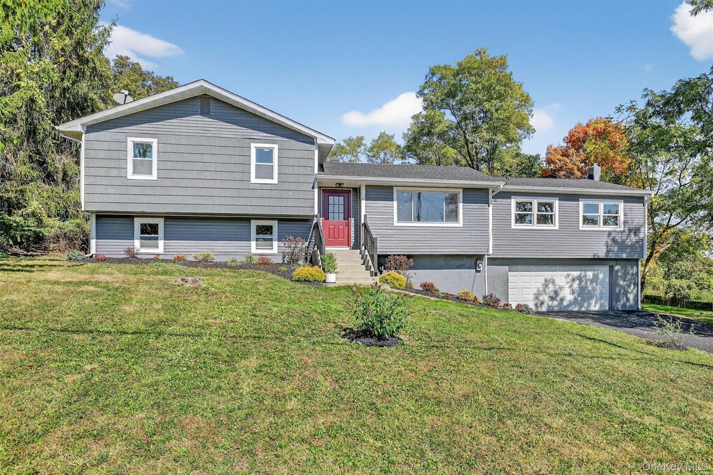 Photo of 10 Elizabeth Drive, Wallkill, NY 12589 (MLS # 923102)