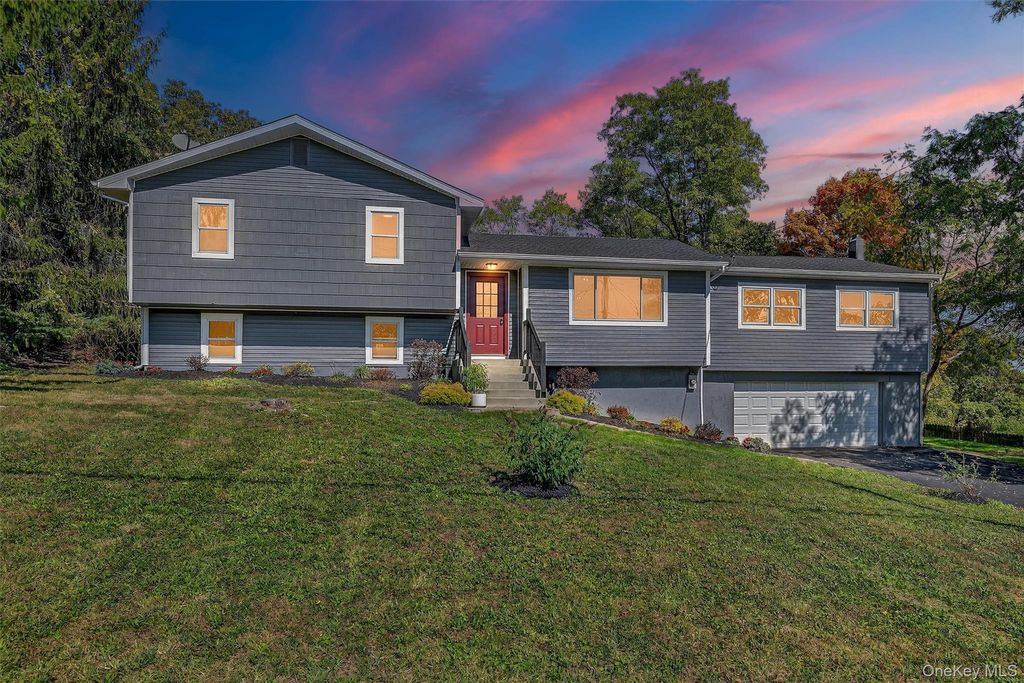 Photo of 10 Elizabeth Drive, Wallkill, NY 12589 (MLS # 923102)