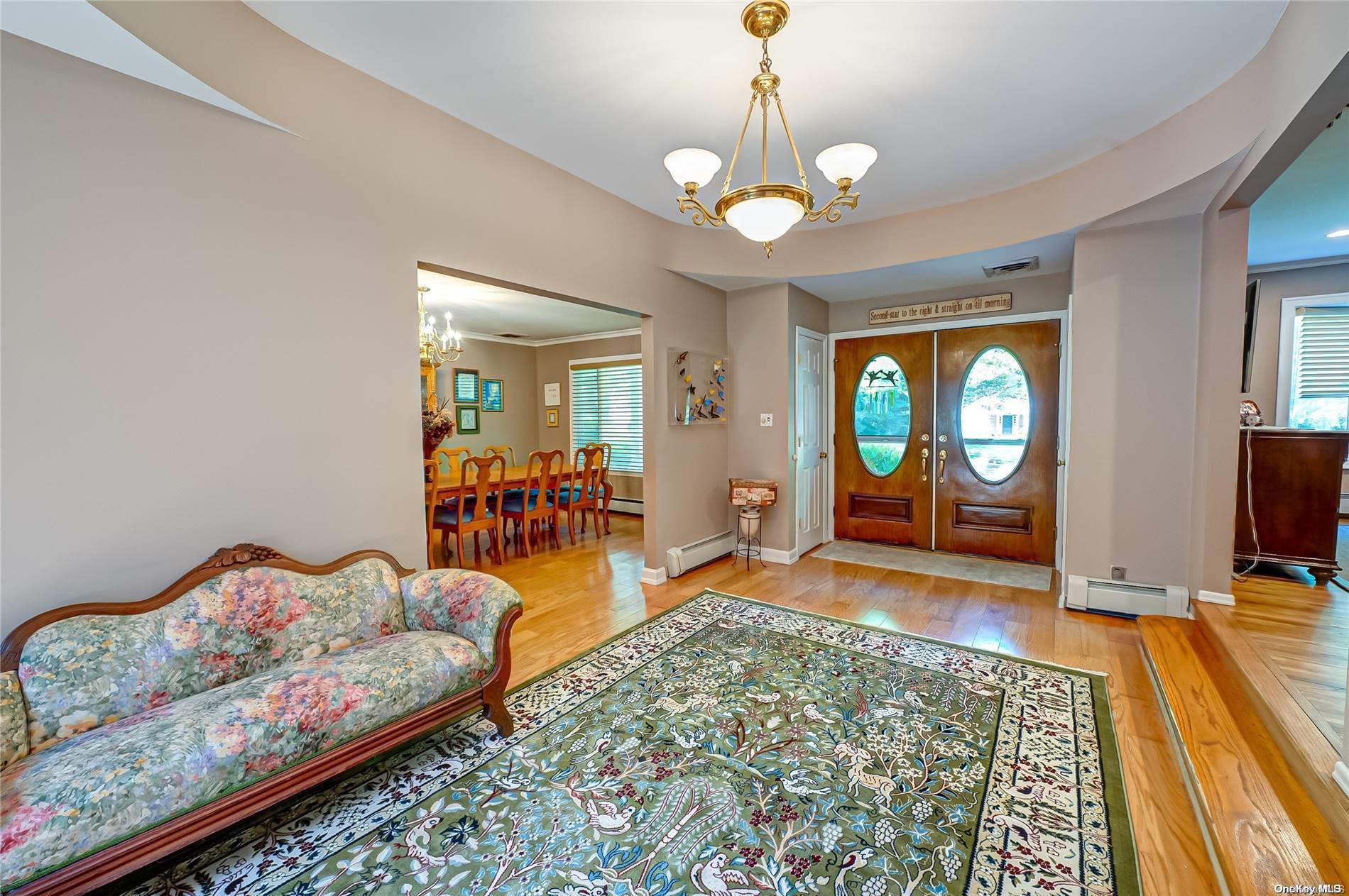 7 Somner Drive, Dix Hills, New York image 2