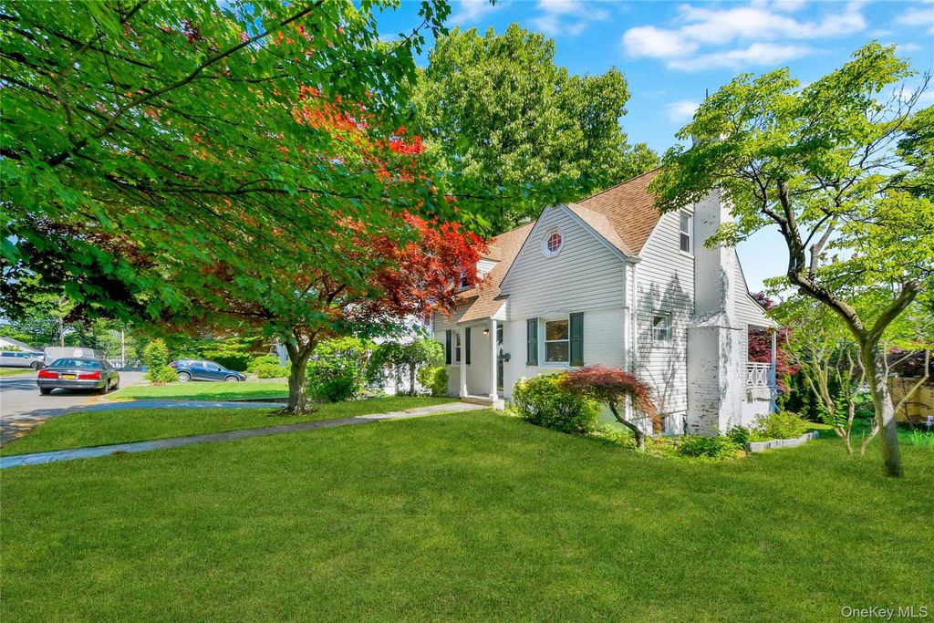 Photo of 19 aka 29 The Crossway, Yonkers, NY 10701 (MLS # 1006126)