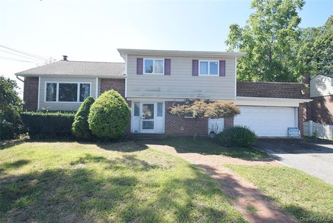 104 Woods Road North Babylon NY 11703