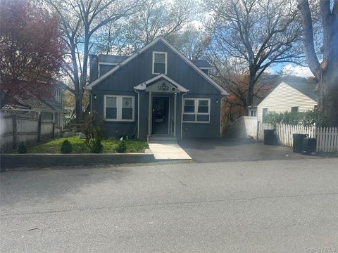 Homes For Sale - 93 Lake Drive<br/> Lake Peekskill, NY 10537