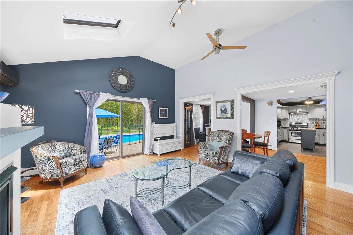 617 Smithtown Avenue, Bohemia, New York image 16