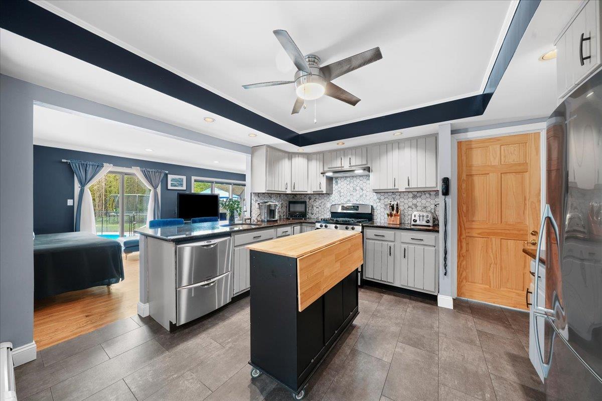 617 Smithtown Avenue, Bohemia, New York image 17