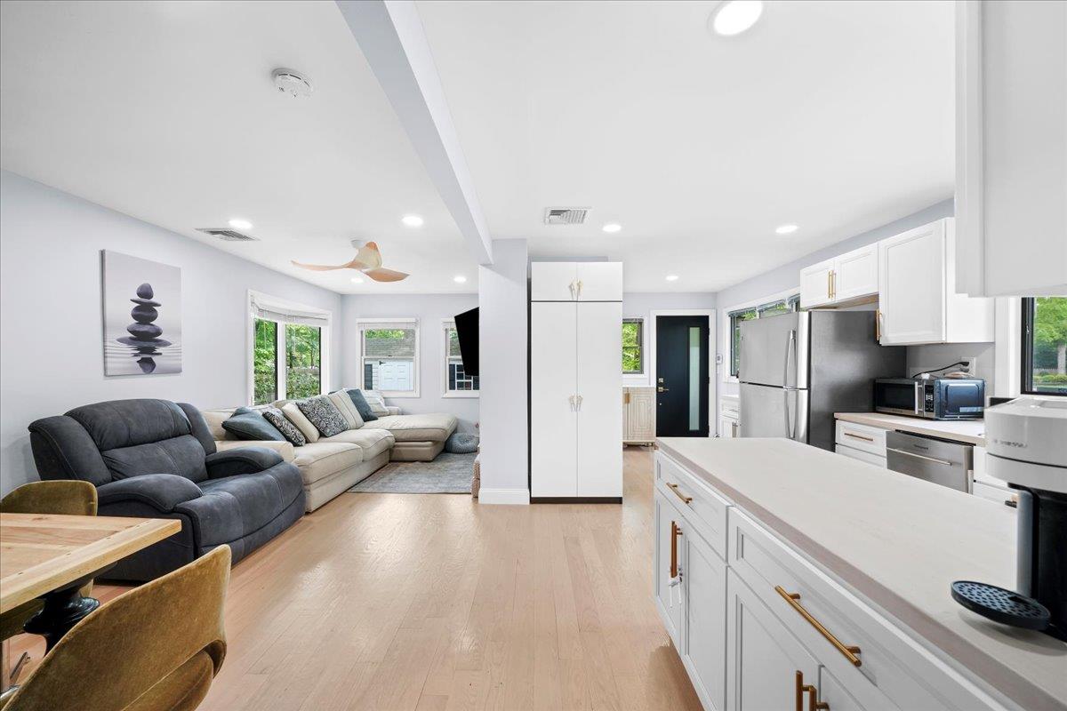 617 Smithtown Avenue, Bohemia, New York image 9