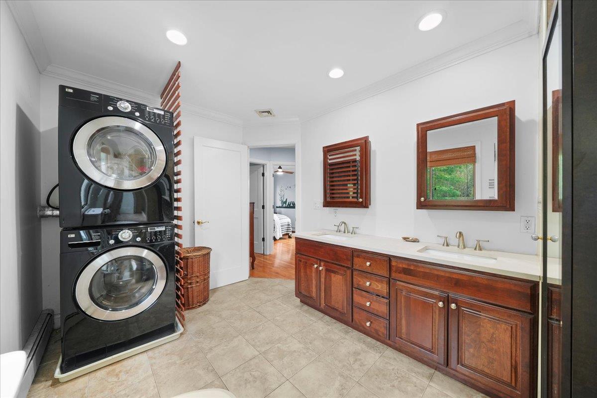 617 Smithtown Avenue, Bohemia, New York image 30