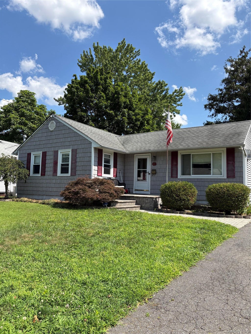 Photo of 43 Tappan Avenue, Babylon, NY 11702 (MLS # 1030993)