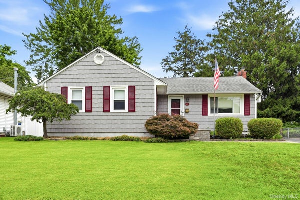 43 TAPPAN AVE, BABYLON, NY 11702 - Image 68f07d2a866559cd22e628d2b1a1f2b1/3977276420