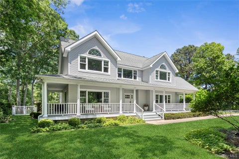 Homes For Sale - 11 Stuart Court<br/> Hampton Bays, NY 11946
