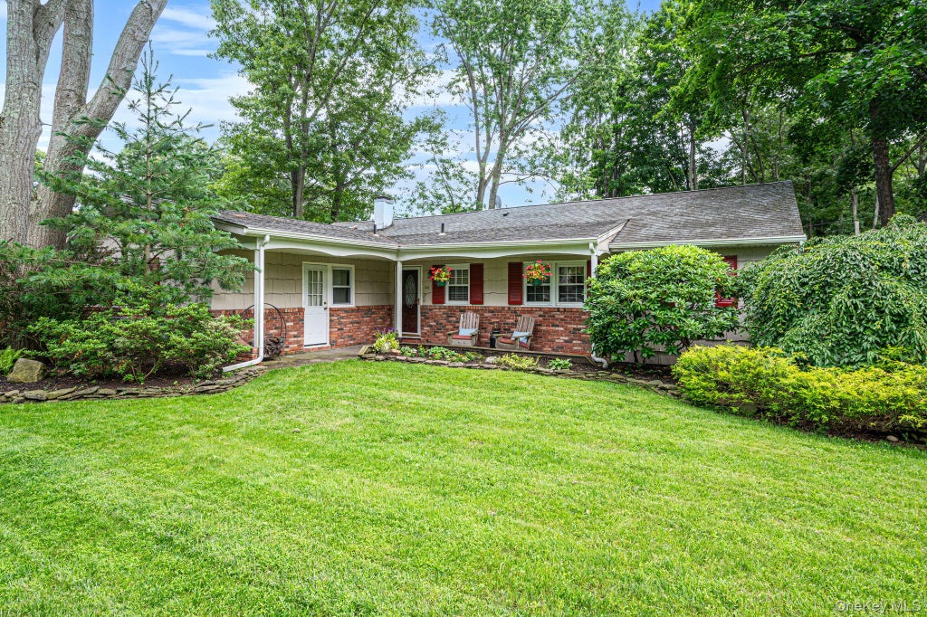 Photo of 44 Winslow Lane, Smithtown, NY 11787 (MLS # 1024943)
