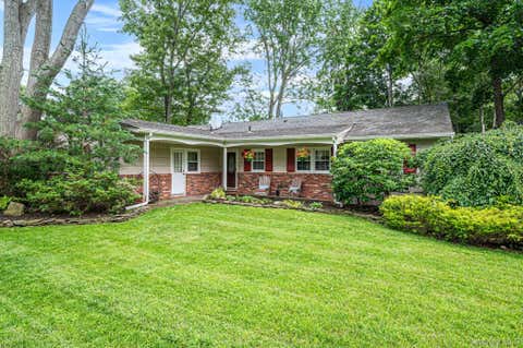 Homes For Sale - 44 Winslow Lane<br/> Smithtown, NY 11787