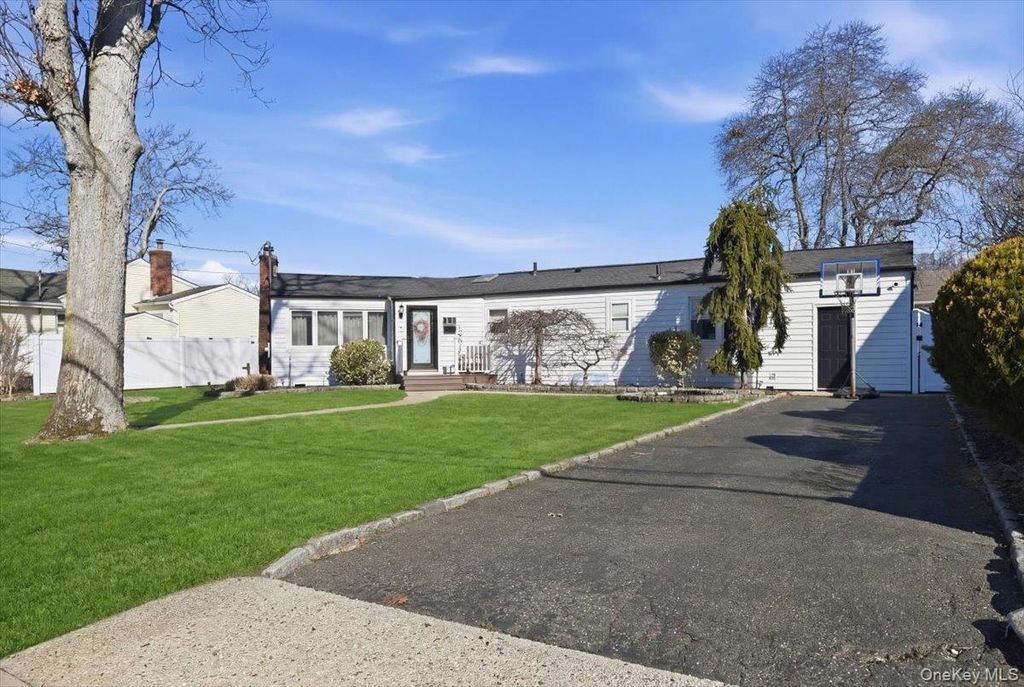 Photo of 17 Hawthorne Street, Massapequa, NY 11758 (MLS # 969077)