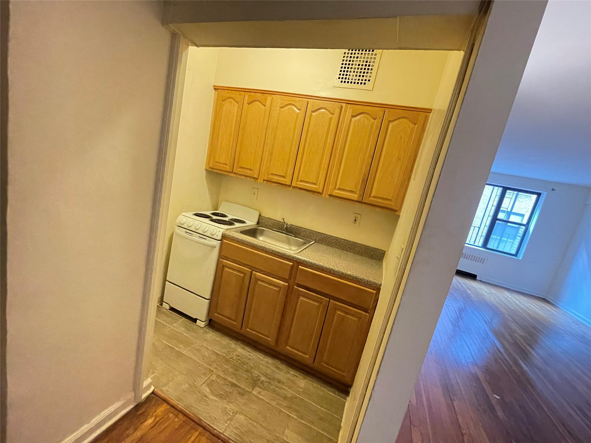 10 N Broadway 2G