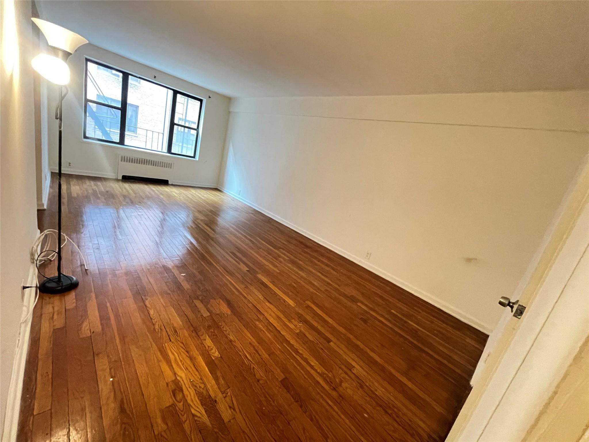 10 N Broadway 2G