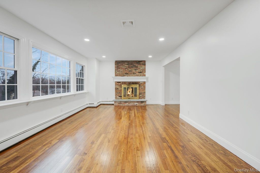 Photo of 7 Spruce Court, Huntington, NY 11743 (MLS # 971523)