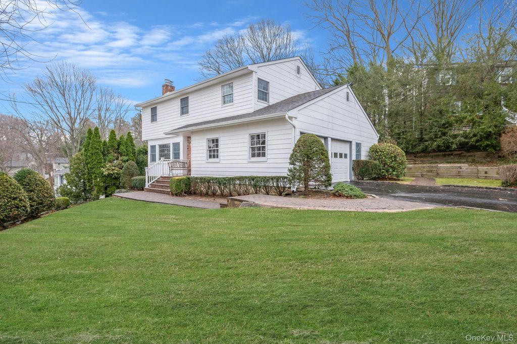 Photo of 7 Spruce Court, Huntington, NY 11743 (MLS # 971523)