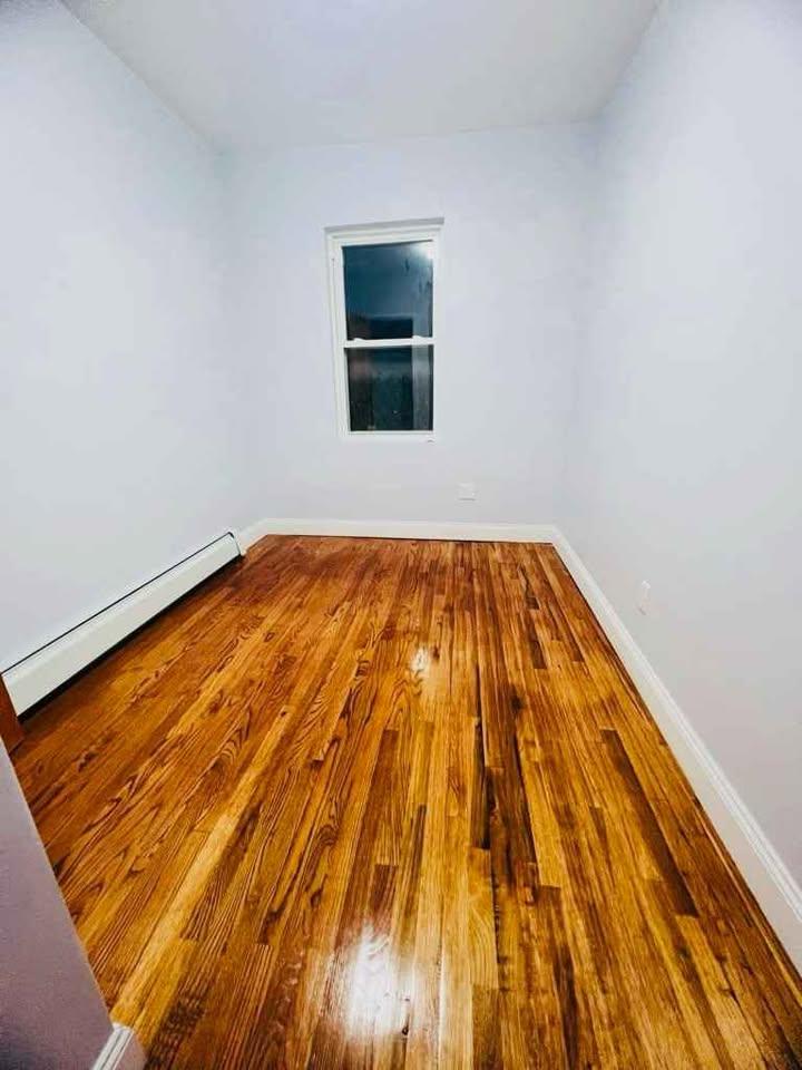 105th Avenue 2nd Floor, Jamaica, Queens, NY - 3 Bedrooms  
1 Bathrooms  
6 Rooms - 