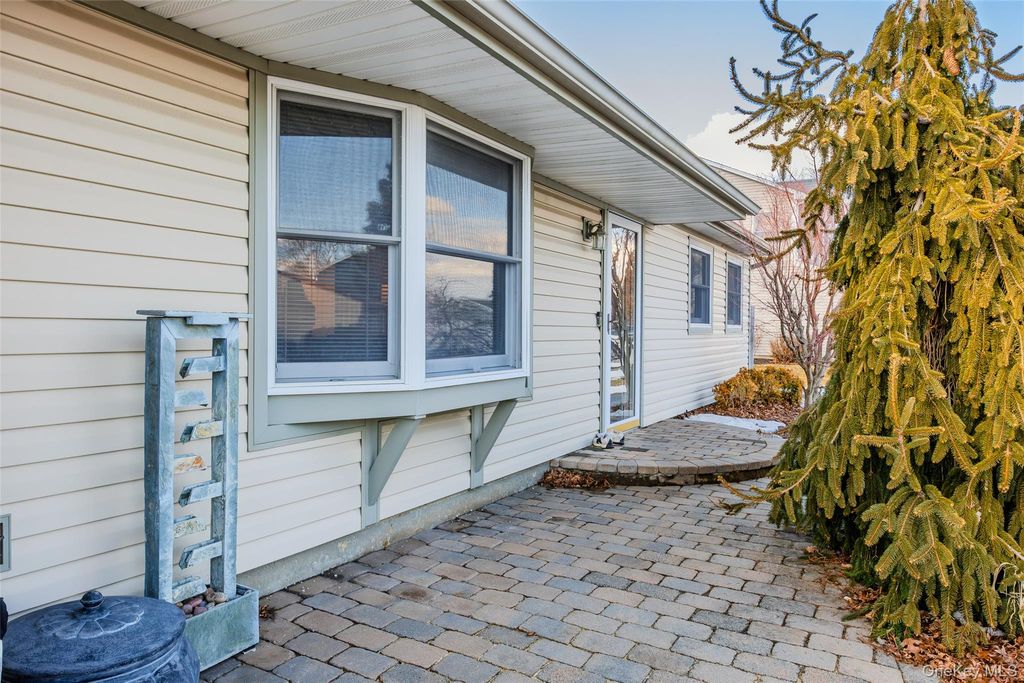 Photo of 193 Glen Summer Road, Holbrook, NY 11741 (MLS # 967527)