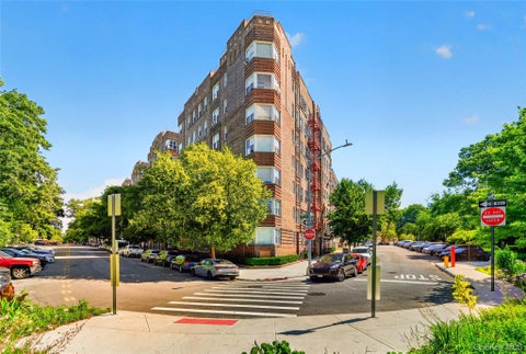 Homes For Sale - 601 Pelham Parkway #618<br/> Bronx, NY 10467
