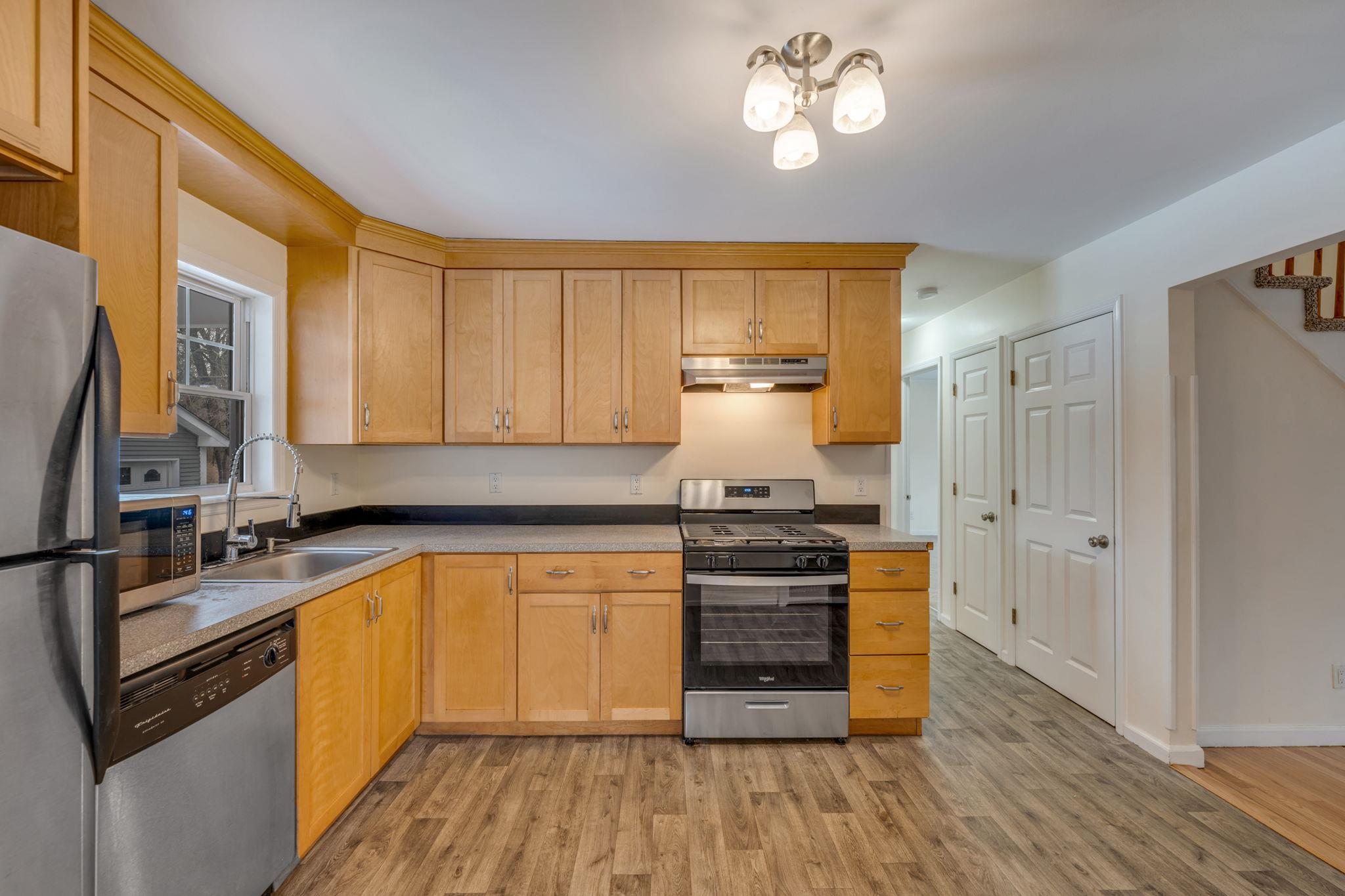 174 S Windsor Avenue, Brightwaters, New York image 18