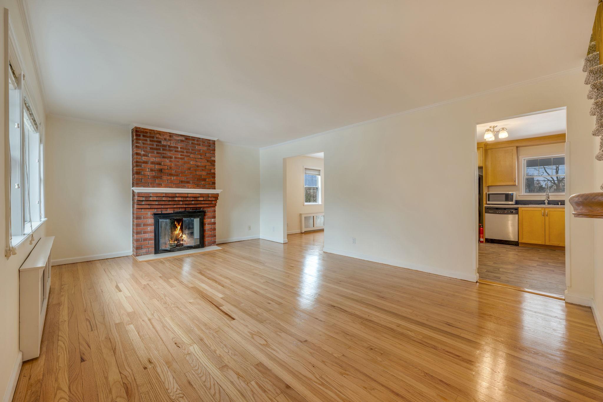 174 S Windsor Avenue, Brightwaters, New York image 10