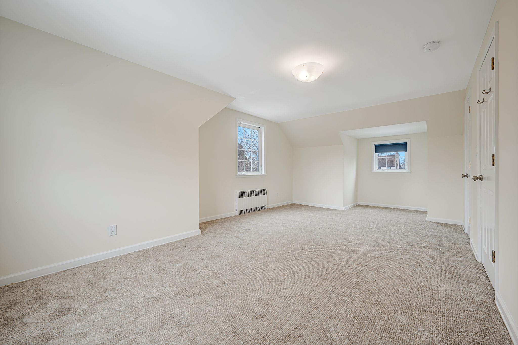 174 S Windsor Avenue, Brightwaters, New York image 25