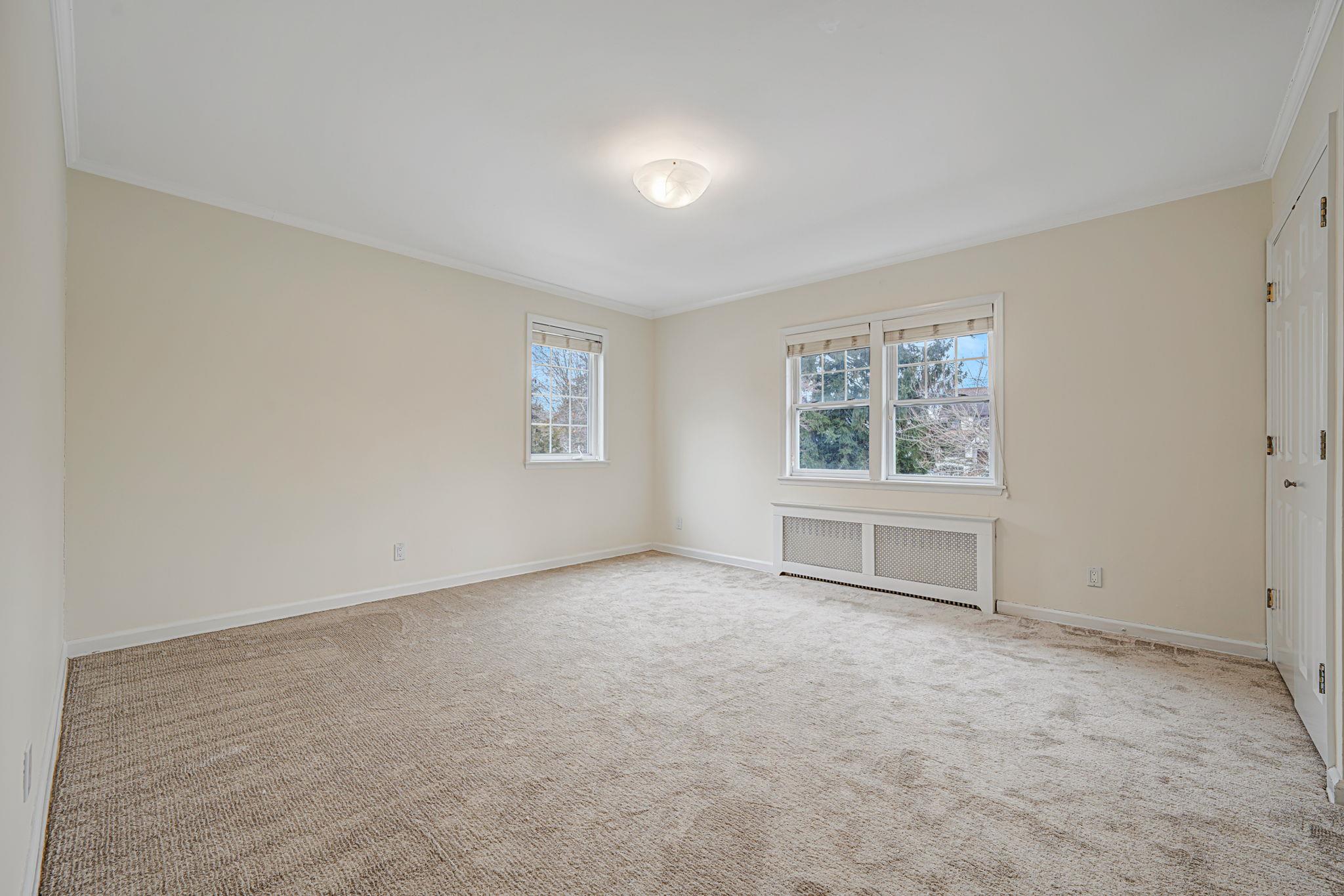 174 S Windsor Avenue, Brightwaters, New York image 15