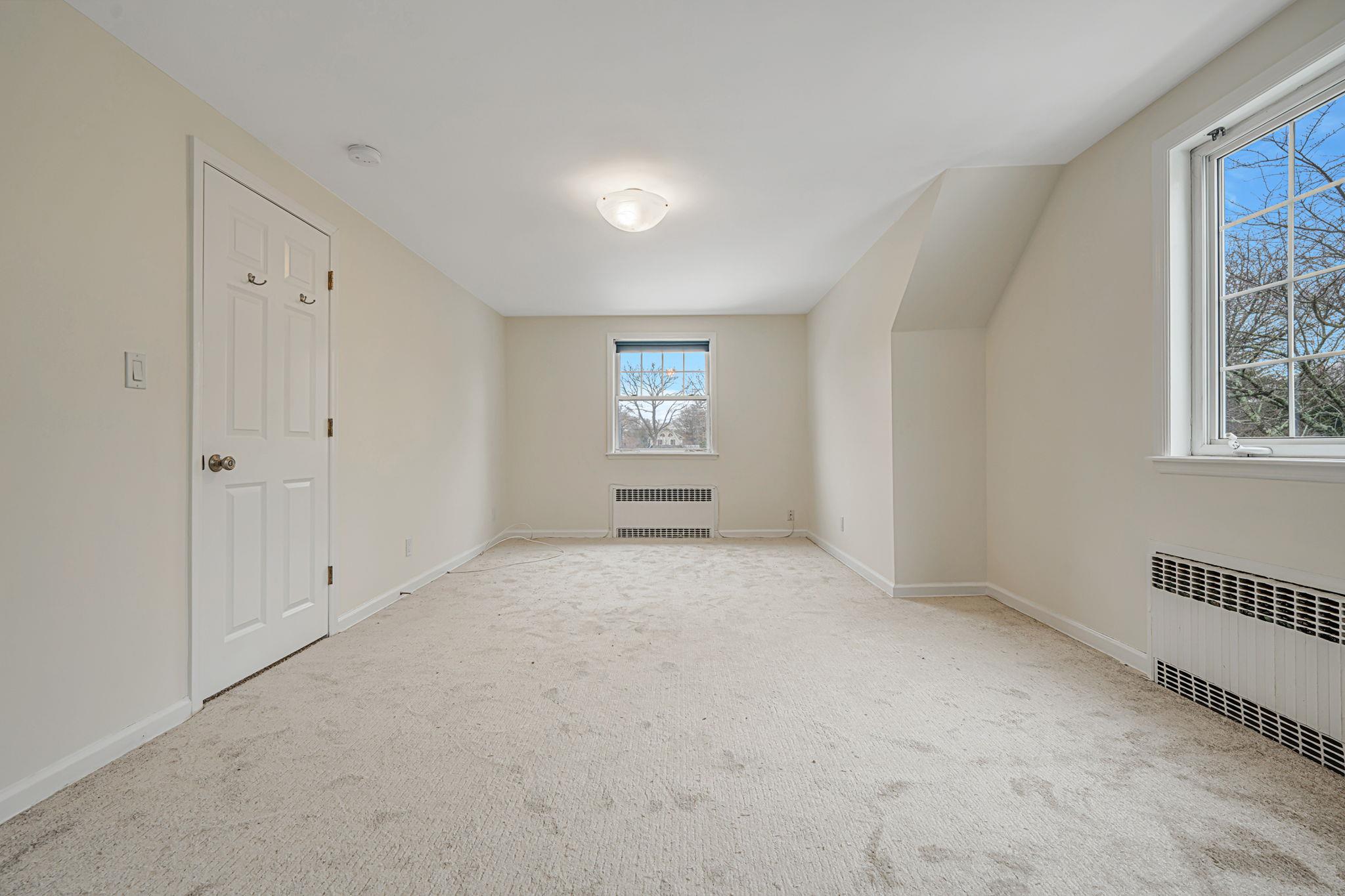 174 S Windsor Avenue, Brightwaters, New York image 26