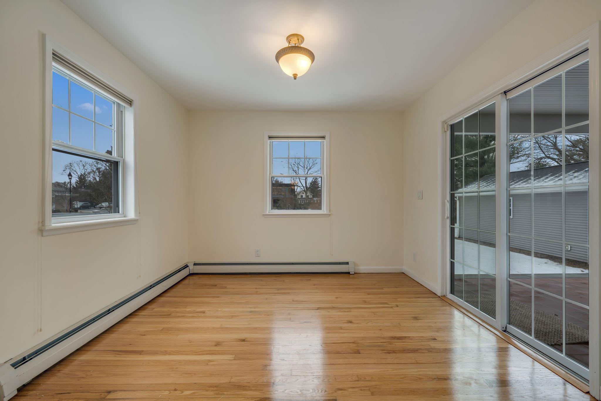 174 S Windsor Avenue, Brightwaters, New York image 23