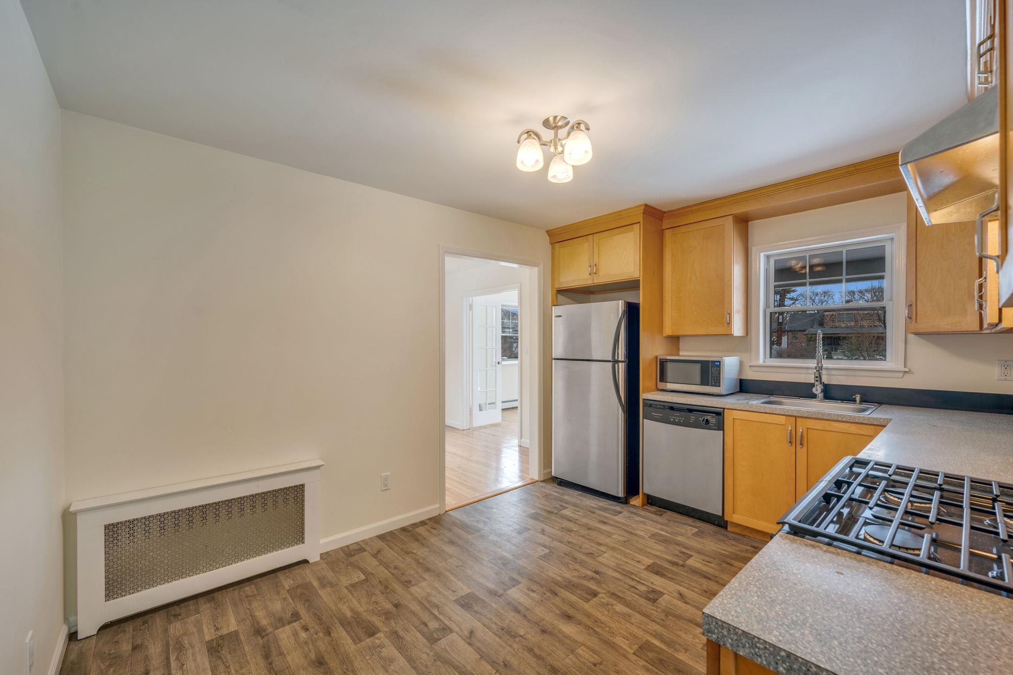 174 S Windsor Avenue, Brightwaters, New York image 19