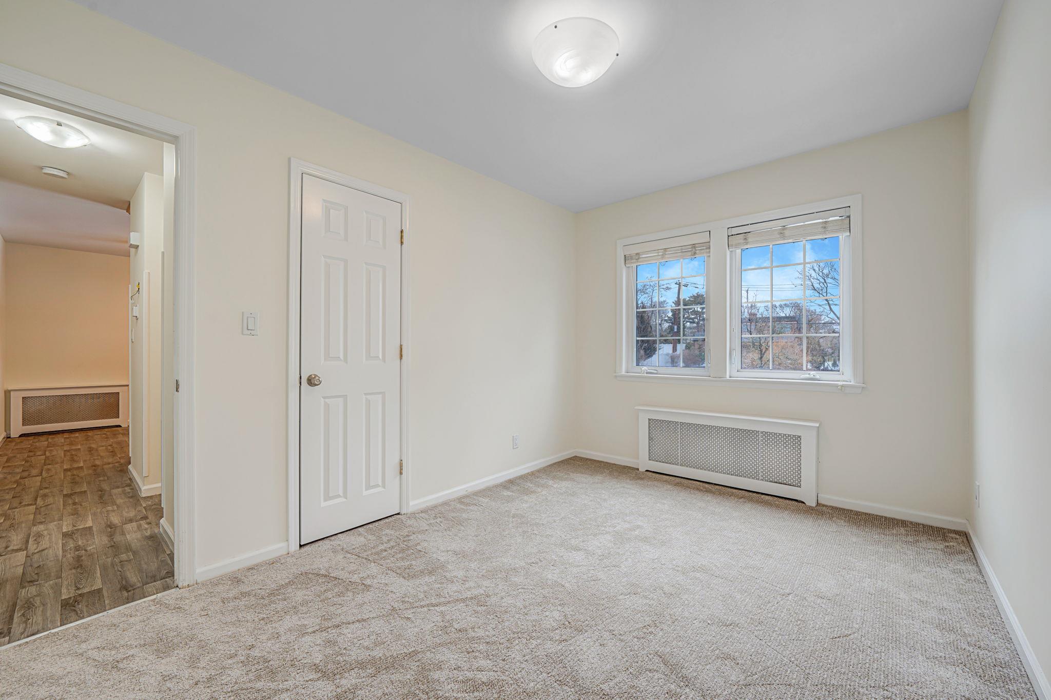 174 S Windsor Avenue, Brightwaters, New York image 13