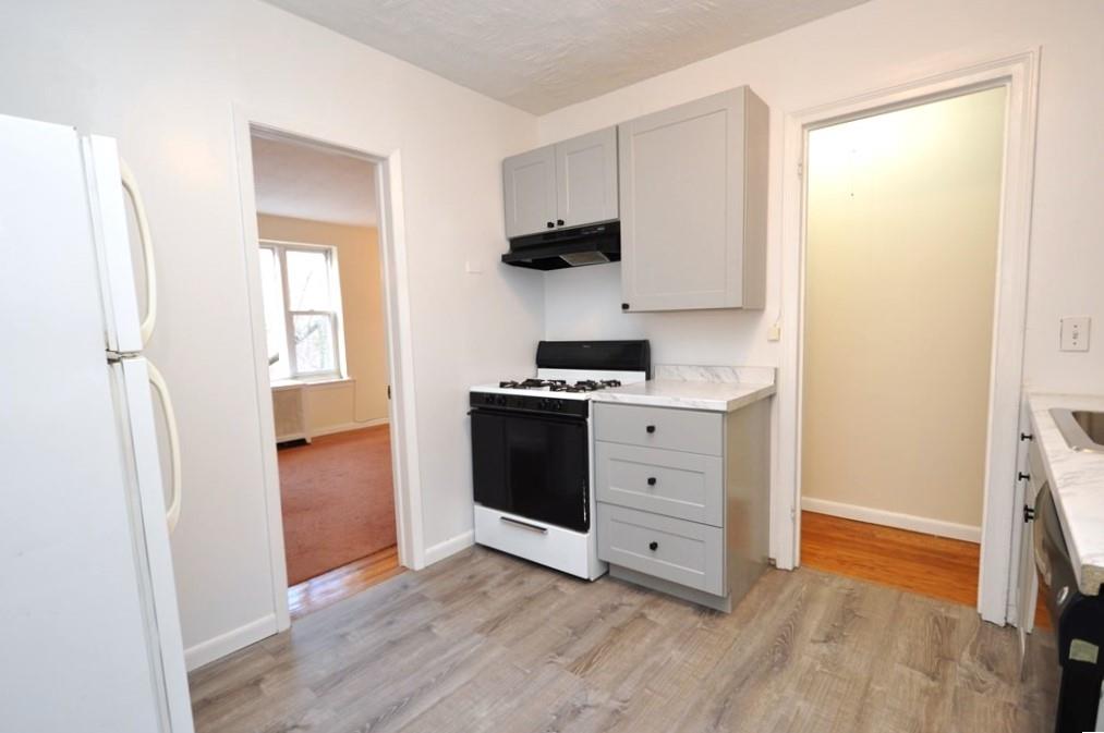 Scarsdale, New York 10583, United States, 2 Bedrooms Bedrooms, ,1 BathroomBathrooms,Residential,Active,22350