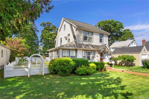 Photo of 85 Edmund Street Street, Lynbrook, NY 11563 (MLS # 918117)