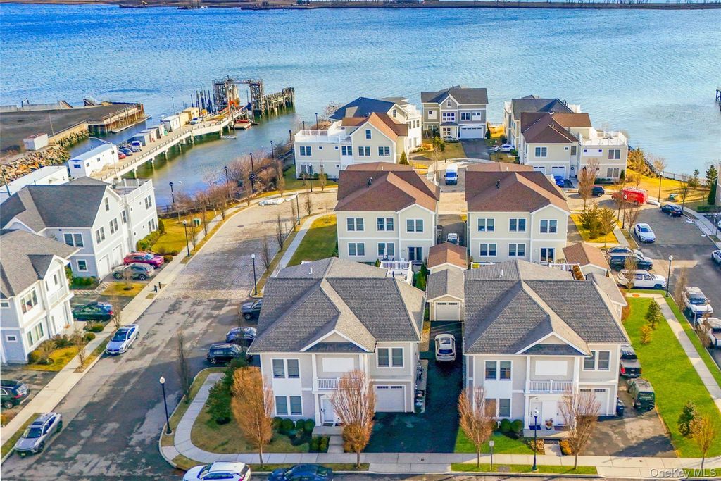 Photo of 72 Island Point Pt #72, Bronx, NY 10464 (MLS # 960234)