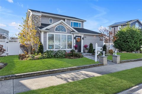 803 S 7th Street Lindenhurst NY 11757