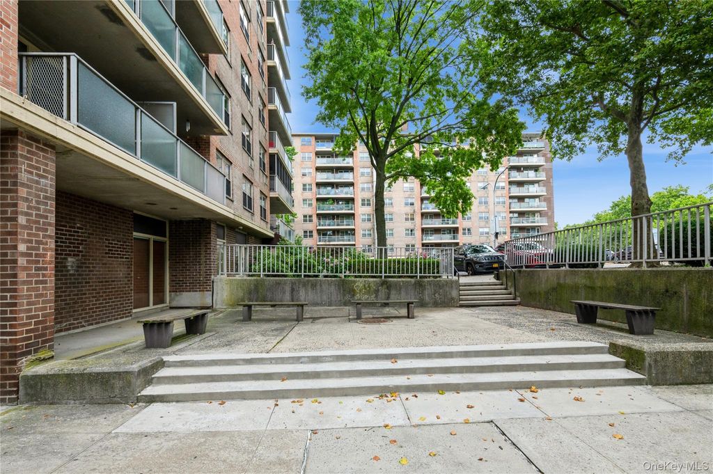 Photo of 1019 Van Siclen Avenue #4D, Brooklyn, NY 11207 (MLS # 966113)