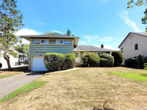 Homes For Sale - 1474 Stephen Marc Lane<br/> East Meadow, NY 11554