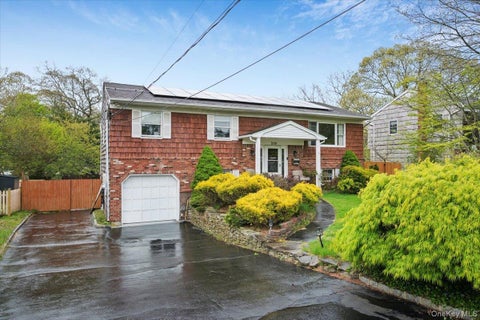 Homes For Sale - 219 Kensington Avenue<br/> Bayport, NY 11705