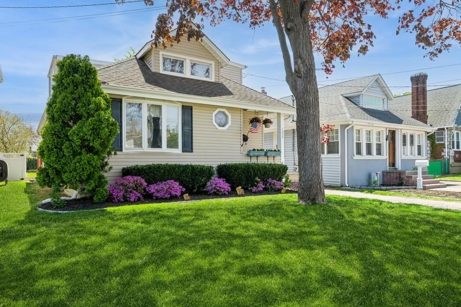 1050 Lakeside Place, Baldwin, New York image 1