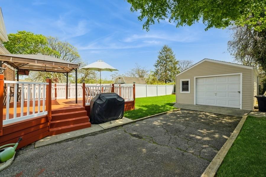 1050 Lakeside Place, Baldwin, New York image 21
