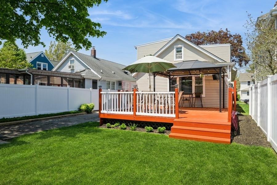 1050 Lakeside Place, Baldwin, New York image 24