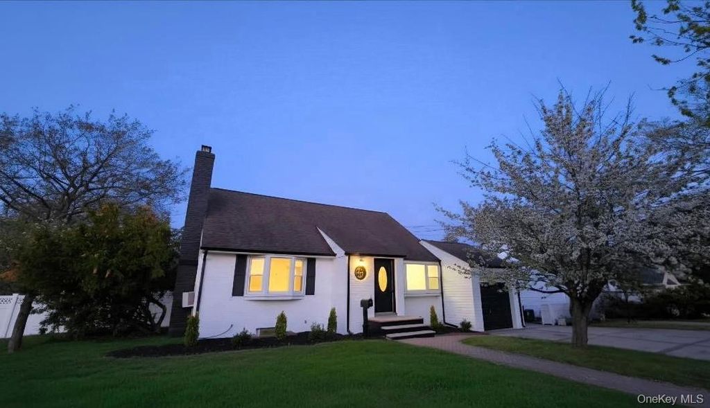 Photo of 1515 Paul Street, Baldwin, NY 11510 (MLS # 975102)